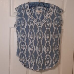 Solitaire sz L, dusty blue embroidered, v-neck, cap sleeve top.